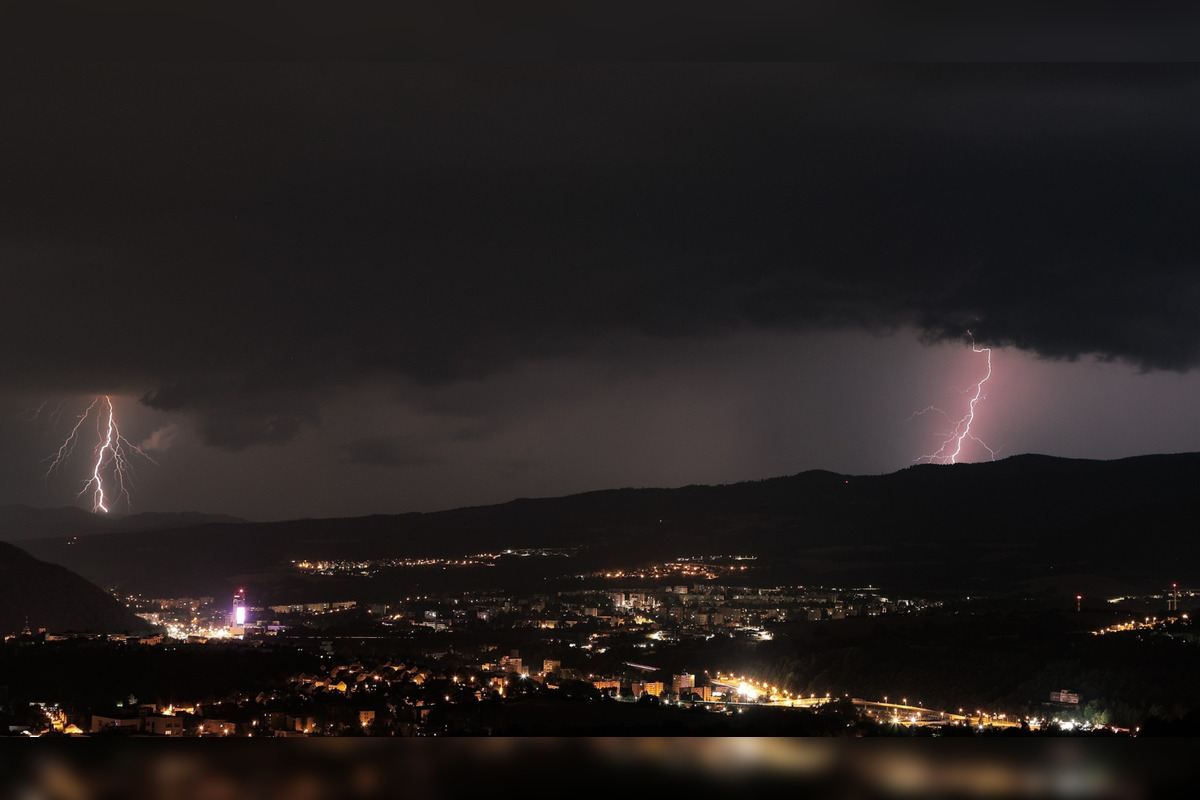 FOTO: Nad Zvolenom aj Bystricou sa blýskalo, pozrite si jedinečné zábery, foto 10
