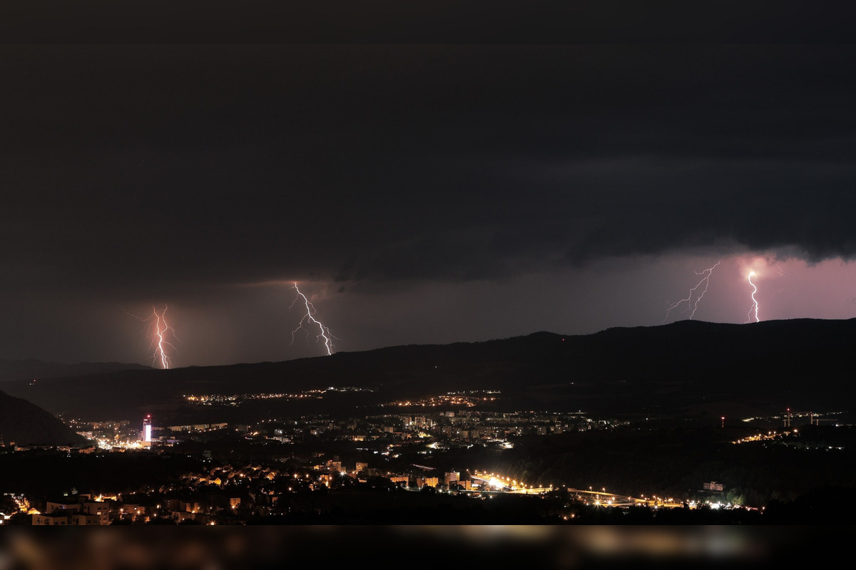 FOTO: Nad Zvolenom aj Bystricou sa blýskalo, pozrite si jedinečné zábery, foto 11