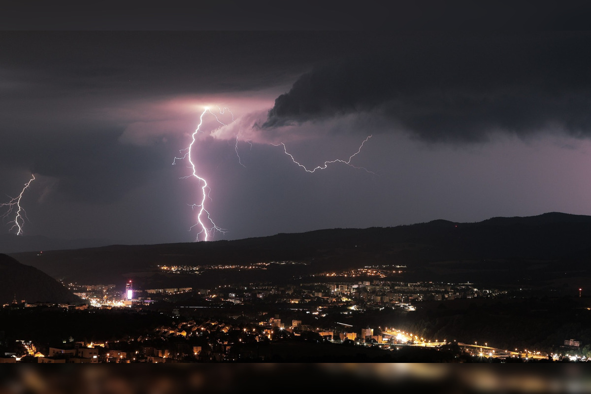 FOTO: Nad Zvolenom aj Bystricou sa blýskalo, pozrite si jedinečné zábery, foto 12