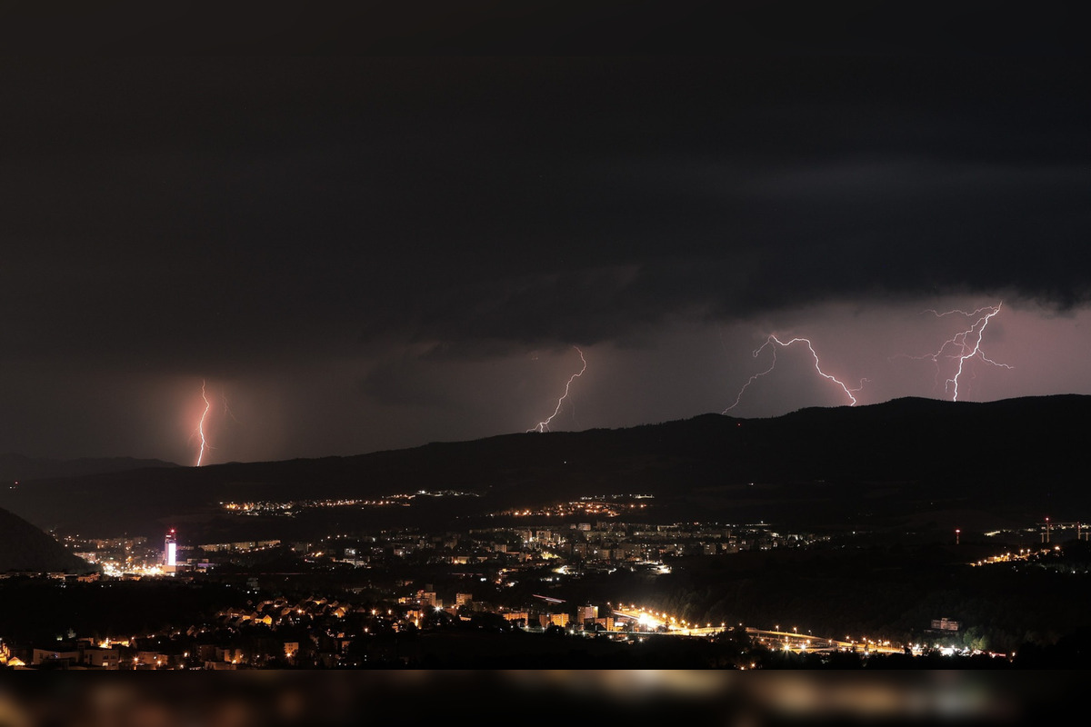 FOTO: Nad Zvolenom aj Bystricou sa blýskalo, pozrite si jedinečné zábery, foto 14