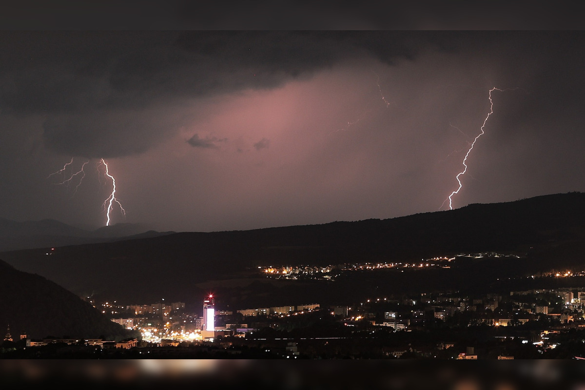 FOTO: Nad Zvolenom aj Bystricou sa blýskalo, pozrite si jedinečné zábery, foto 17