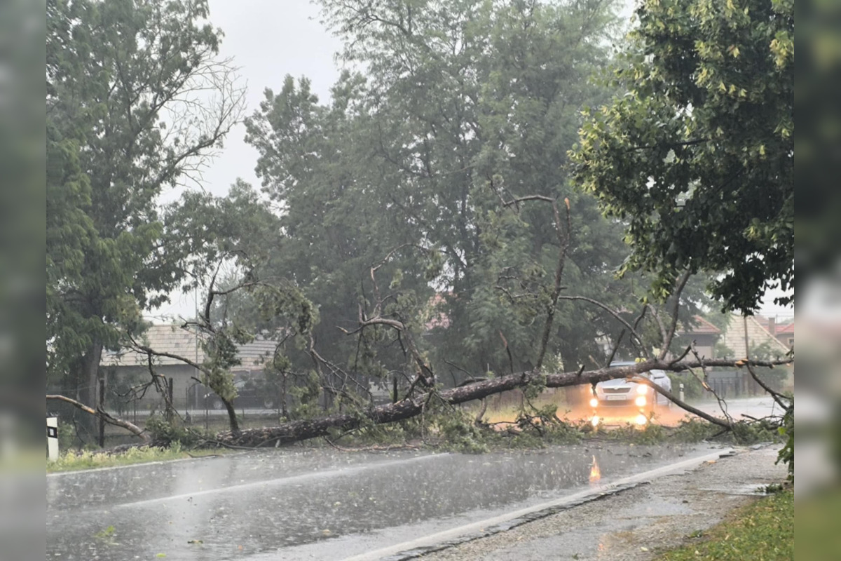 FOTO: Búrky v Banskobystrickom kraji spôsobili viaceré problémy, foto 1