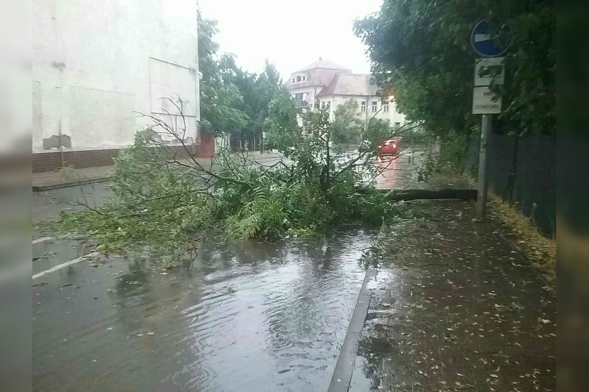 FOTO: Búrky v Banskobystrickom kraji spôsobili viaceré problémy, foto 12