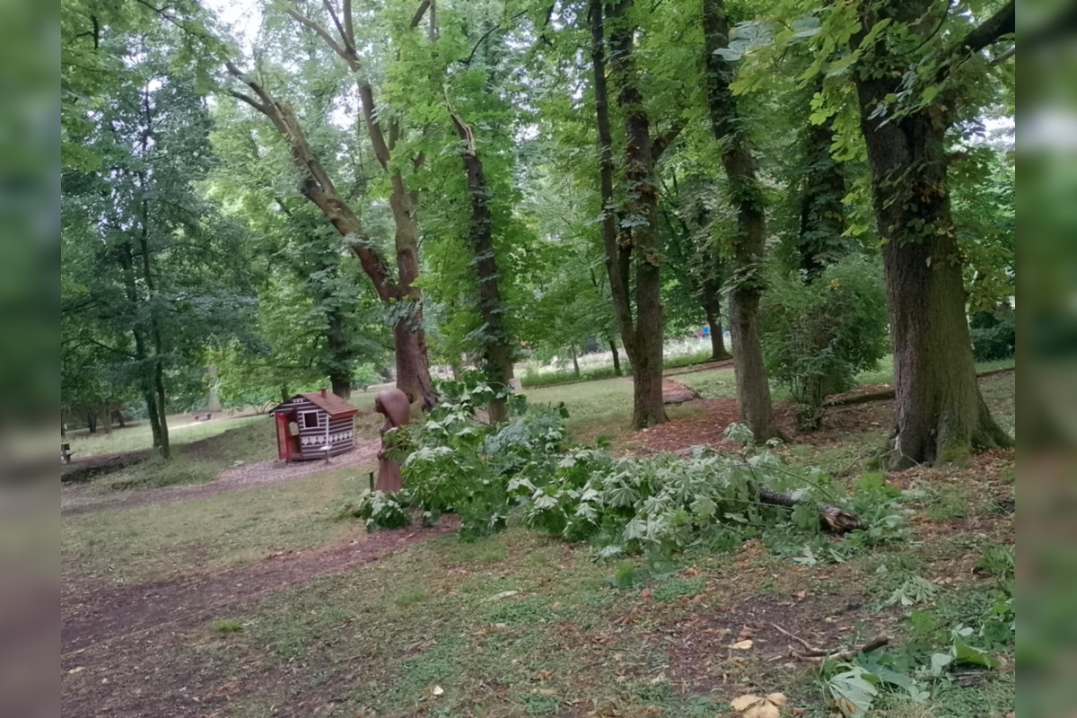 FOTO: Búrky v Banskobystrickom kraji spôsobili viaceré problémy, foto 14