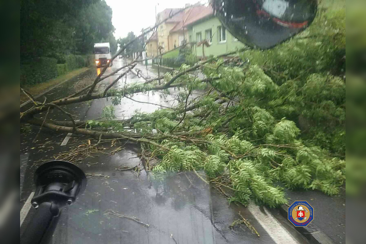 FOTO: Búrky v Banskobystrickom kraji spôsobili viaceré problémy, foto 18