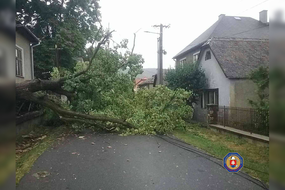 FOTO: Búrky v Banskobystrickom kraji spôsobili viaceré problémy, foto 19