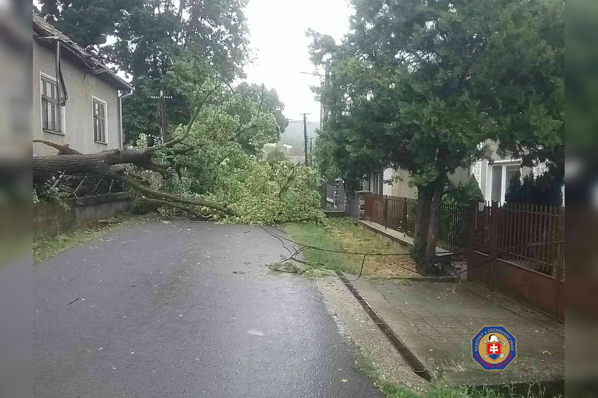 FOTO: Búrky v Banskobystrickom kraji spôsobili viaceré problémy, foto 20