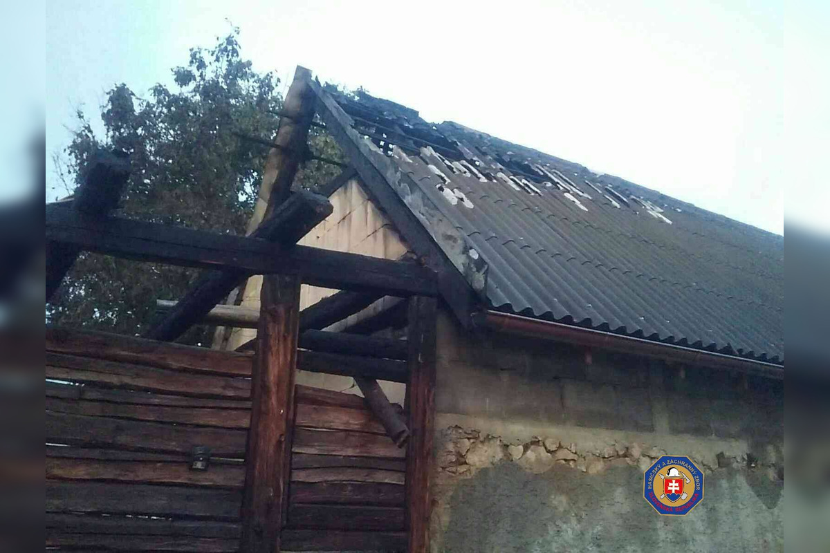 FOTO: V obci pri Žiari nad Hronom vypukol ničivý požiar, obec vyhlásila zbierku pre rodiny, foto 4