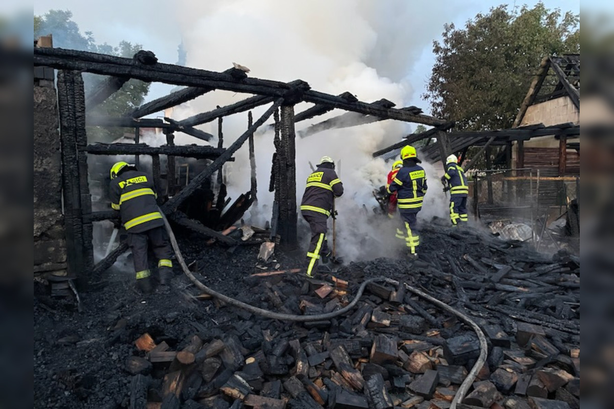 FOTO: V obci pri Žiari nad Hronom vypukol ničivý požiar, obec vyhlásila zbierku pre rodiny, foto 6