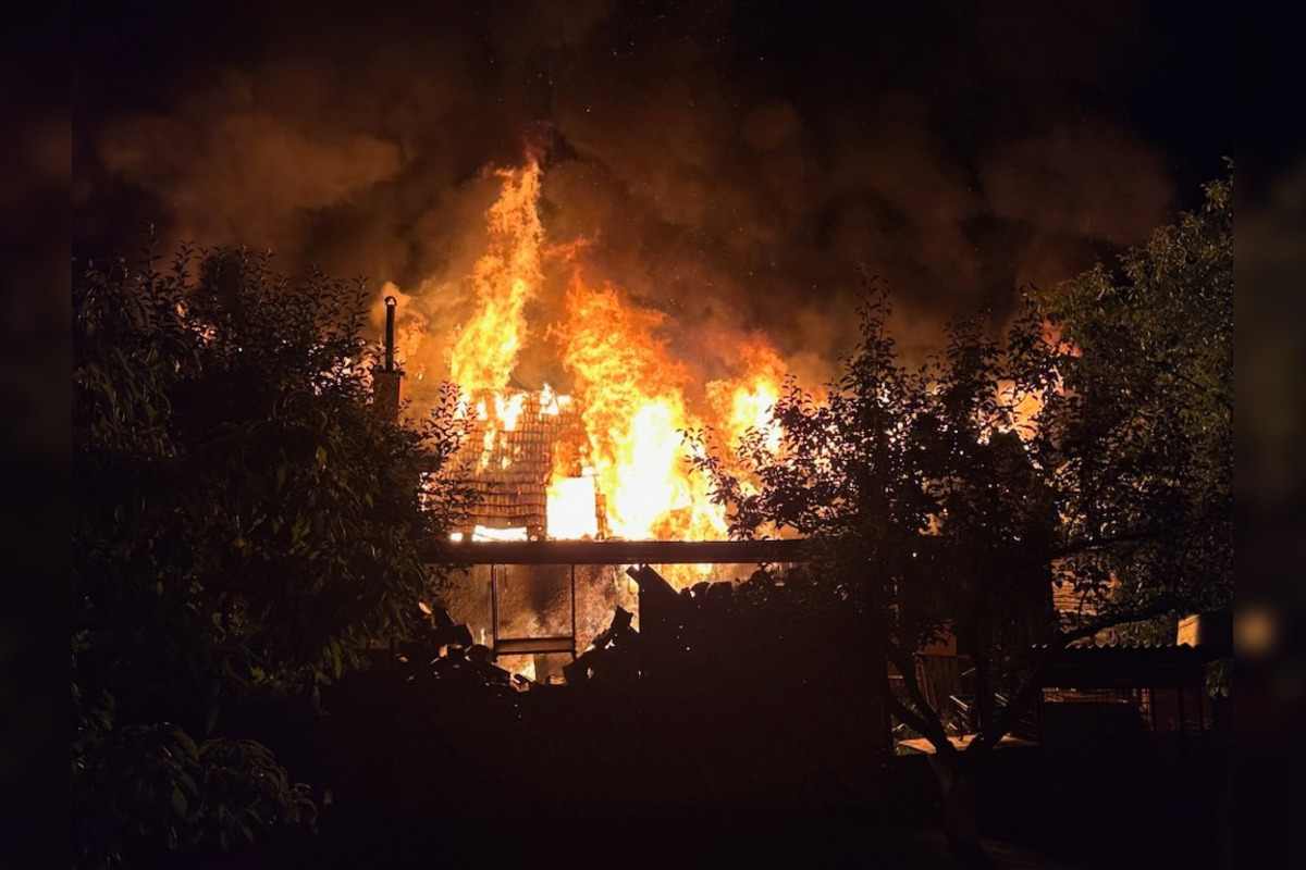 FOTO: V obci pri Žiari nad Hronom vypukol ničivý požiar, obec vyhlásila zbierku pre rodiny, foto 9