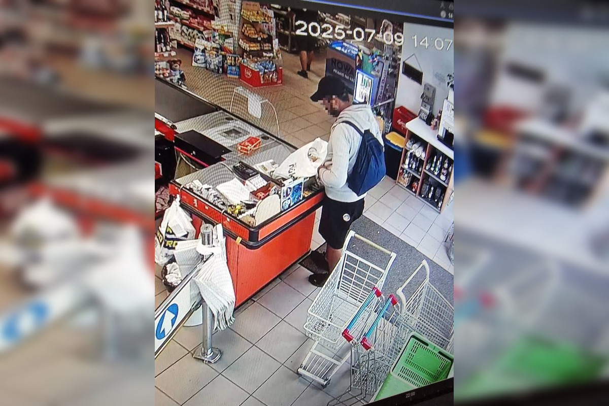 FOTO: Z obchodu pri Bystrici zlodej ukradol plný ruksak vecí, aký trik použil? , foto 4