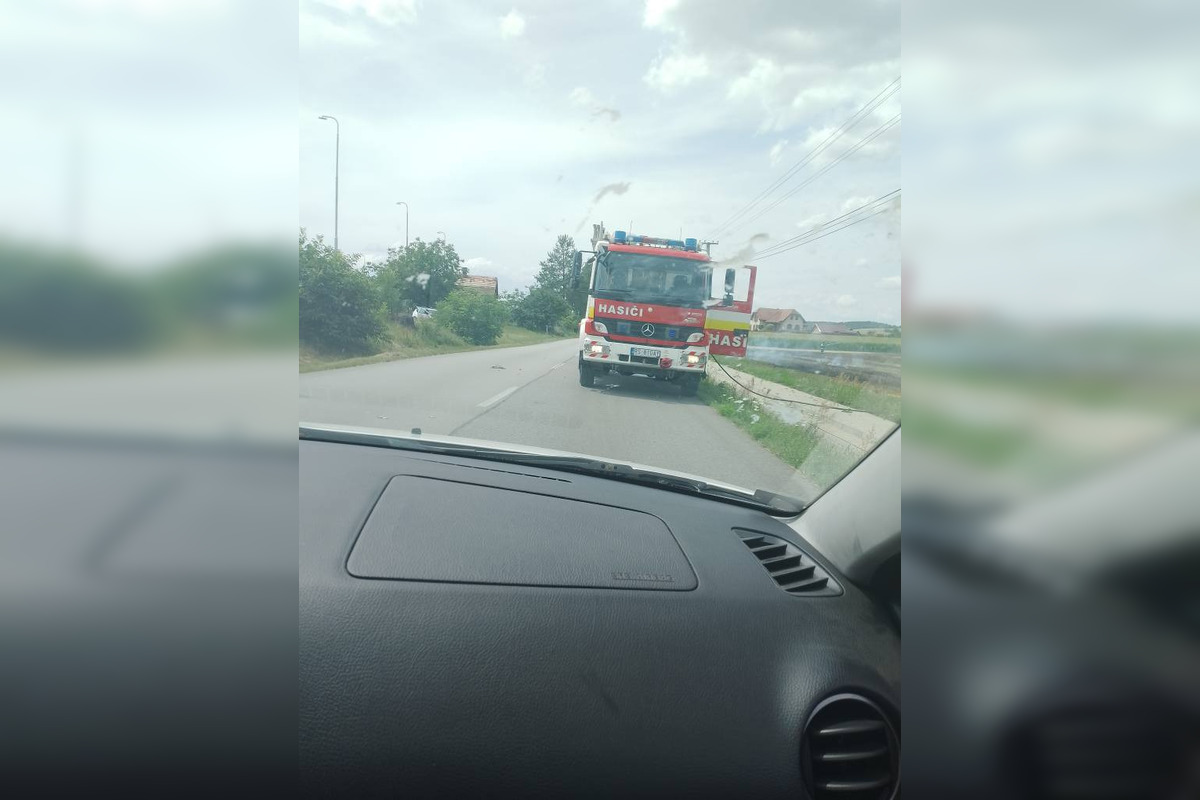 FOTO: V Poltári aj neďaleko Rimavskej Sobote horeli polia, foto 4