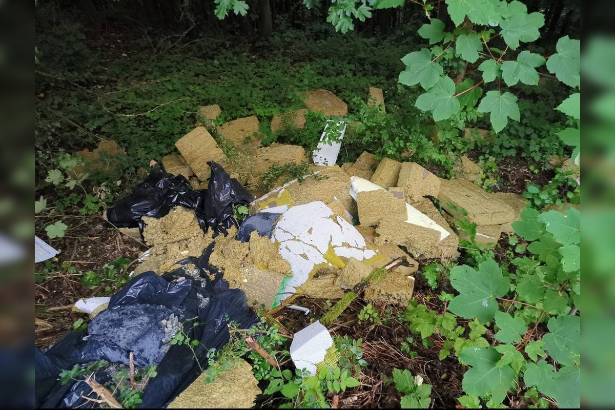 FOTO: Čierna skládka v okolí Sásovej, foto 2