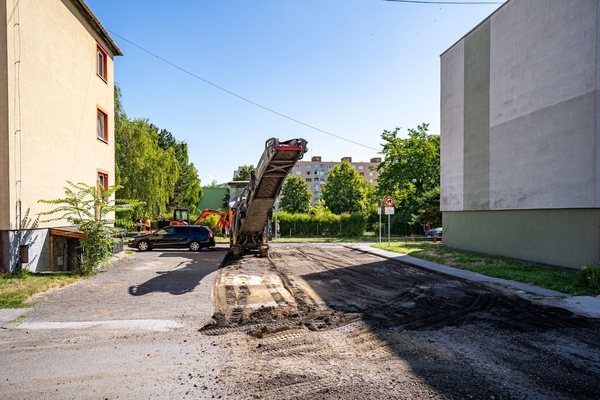 FOTO: Oprava parkoviska a cesty v Žiari nad Hronom, foto 5