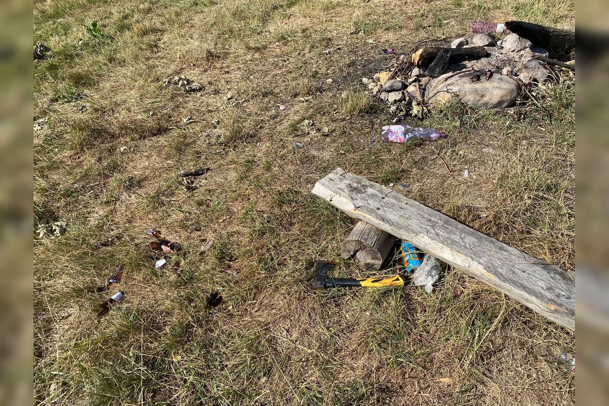 FOTO: Znečistená príroda nad Sliačom, foto 1