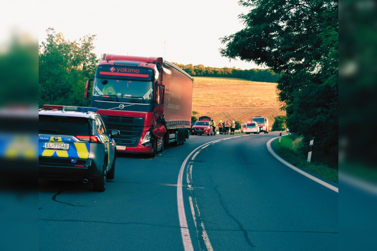 FOTO: FOTO: V Dobrej Nive pri Zvolene sa zrazili štyri autá, foto 4