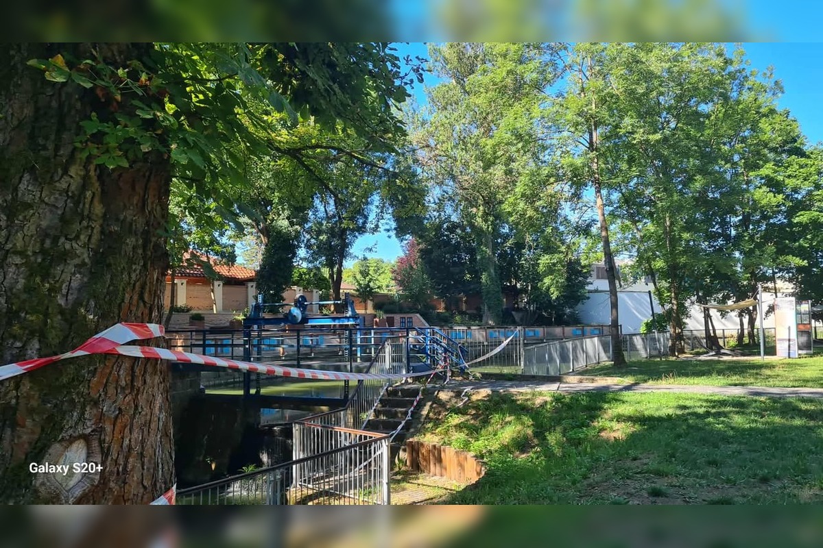 FOTO: Neskolaudované schody v mestskom parku v Lučenci, foto 3