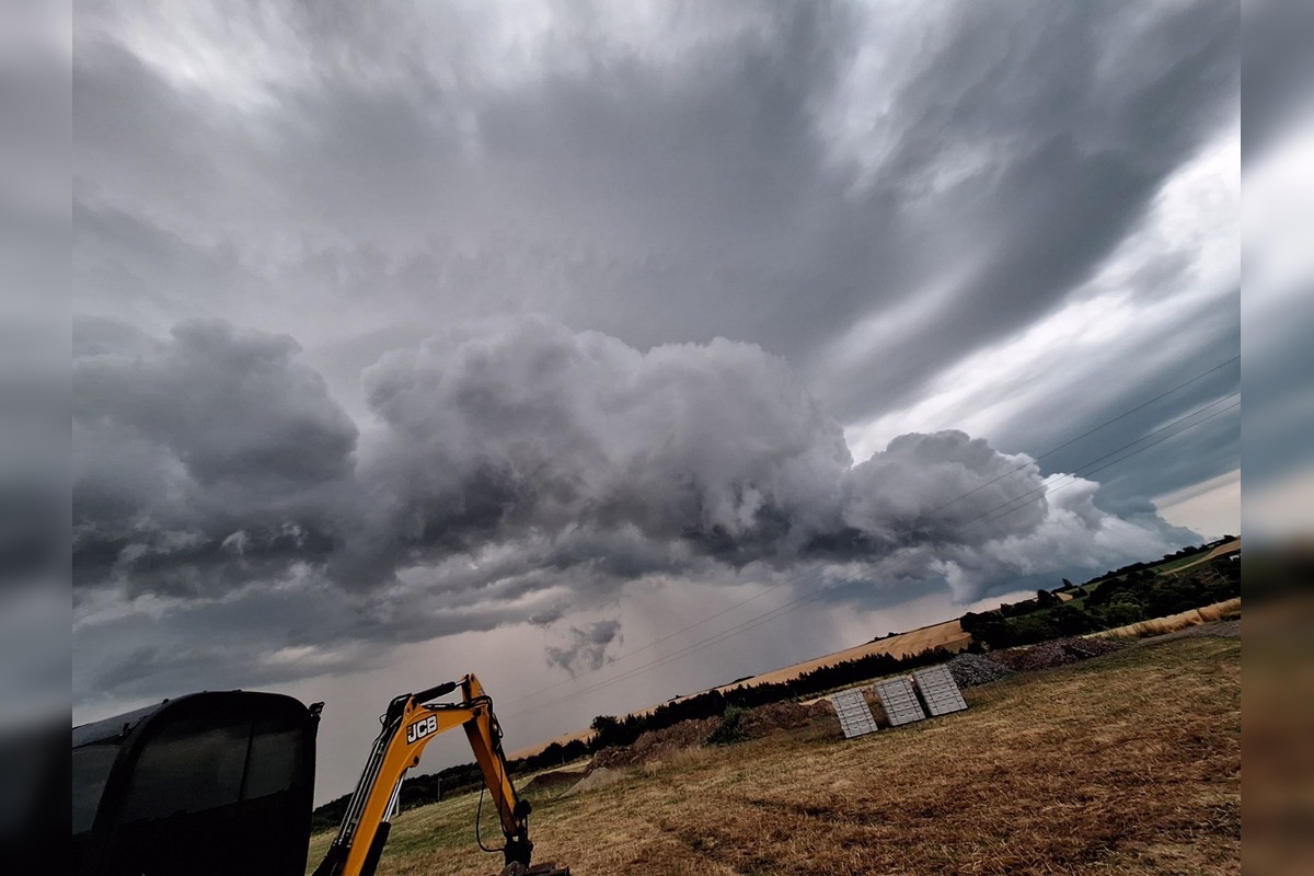 FOTO: Mraky ako z hororu. Banská Štiavnica zažila temné divadlo, foto 3
