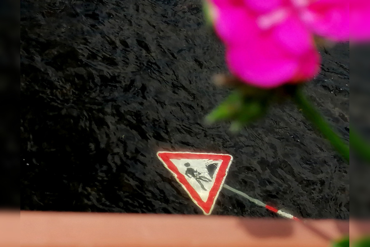 FOTO: Zničené kvetináče na moste v Banskej Bystrici, foto 2