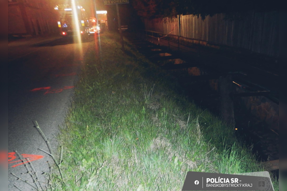 FOTO: V obci Hodruša Hámre havaroval motorkár, foto 1