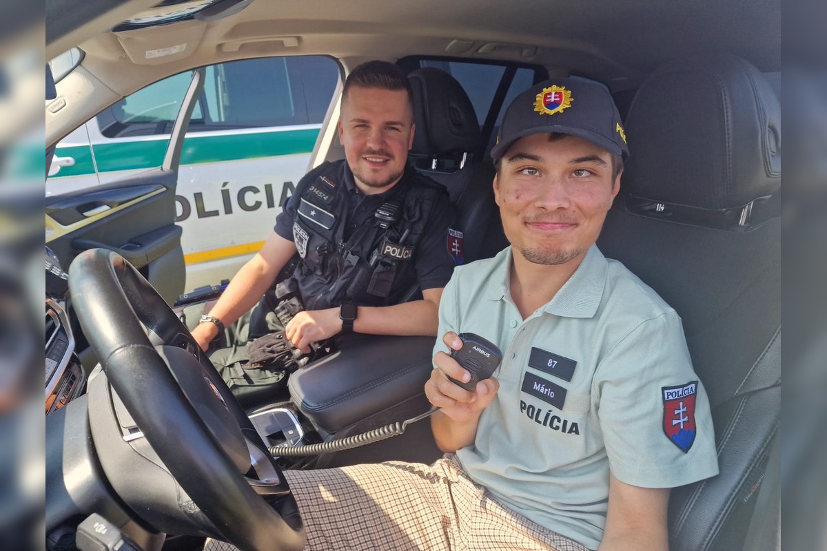 FOTO: Policajti a hasiči zo Zvolena splnili Máriovi sen byť policajtom, foto 1
