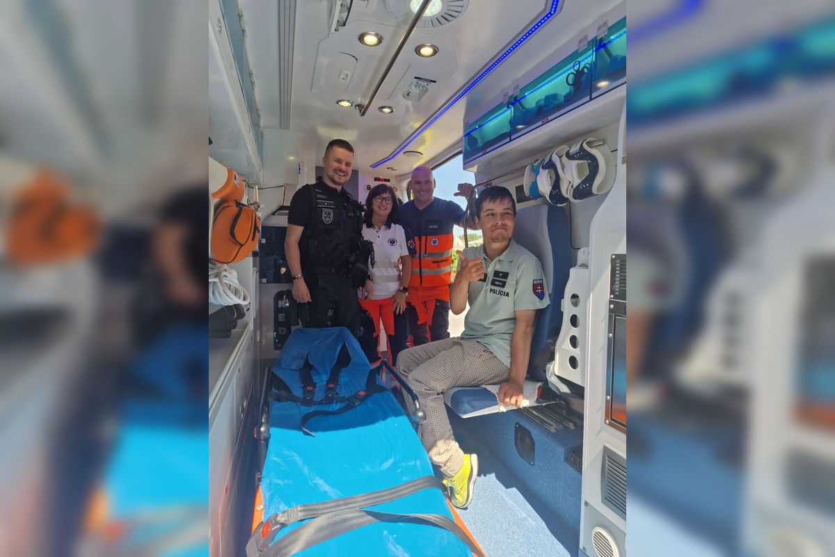 FOTO: Policajti a hasiči zo Zvolena splnili Máriovi sen byť policajtom, foto 2