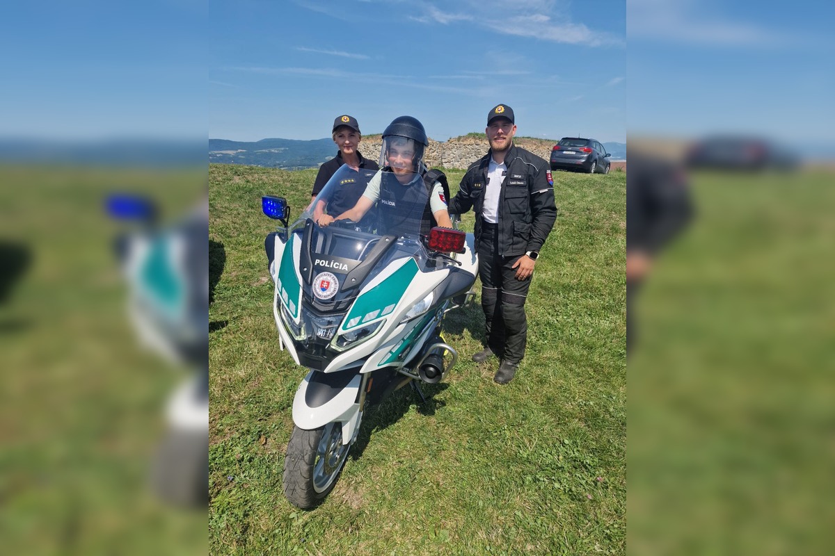 FOTO: Policajti a hasiči zo Zvolena splnili Máriovi sen byť policajtom, foto 13
