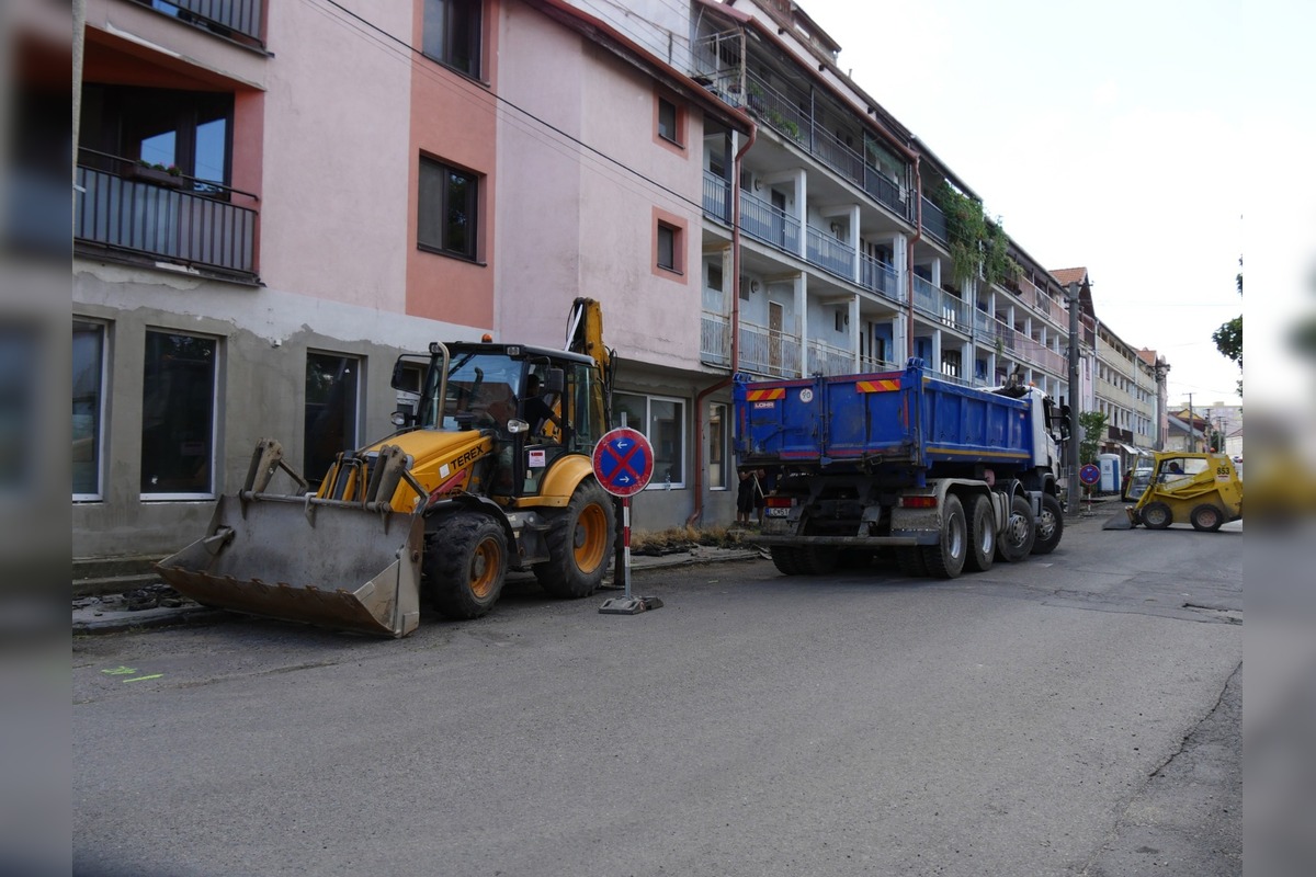 FOTO: Rozsiahle opravy ciest v Lučenci, foto 4