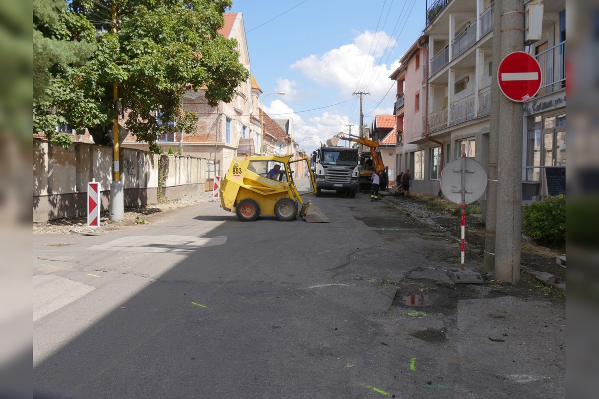 FOTO: Rozsiahle opravy ciest v Lučenci, foto 6
