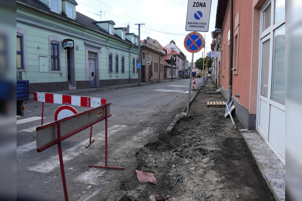 FOTO: Rozsiahle opravy ciest v Lučenci, foto 10