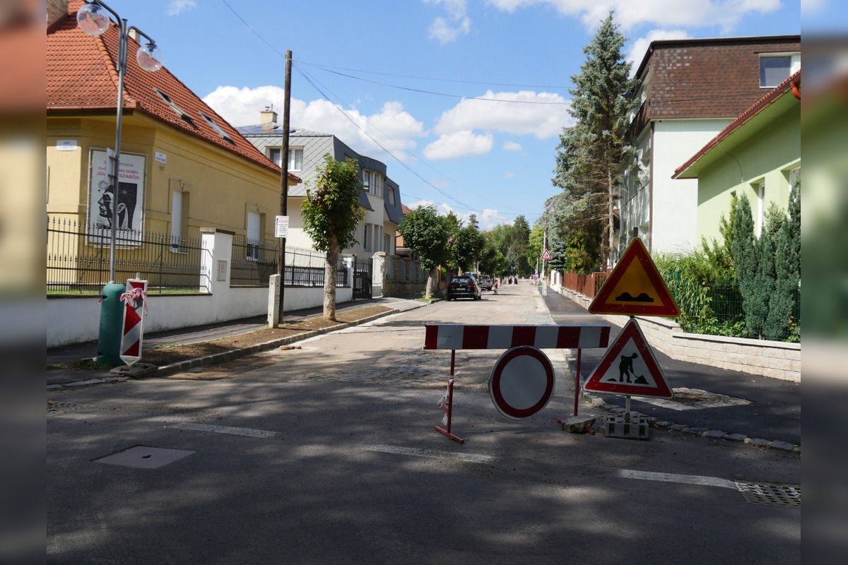 FOTO: Rozsiahle opravy ciest v Lučenci, foto 14