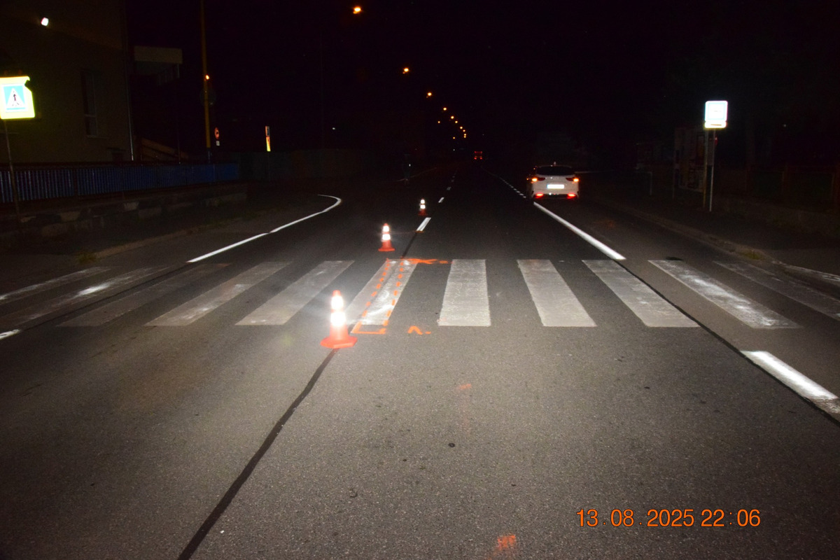 FOTO: Vodič zrazil vo Zvolene chodca, ktorý utrpel vážne zranenia, foto 1