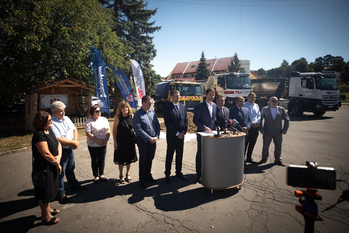 FOTO: Najväčšia investícia do ciest v okrese Krupina, foto 2