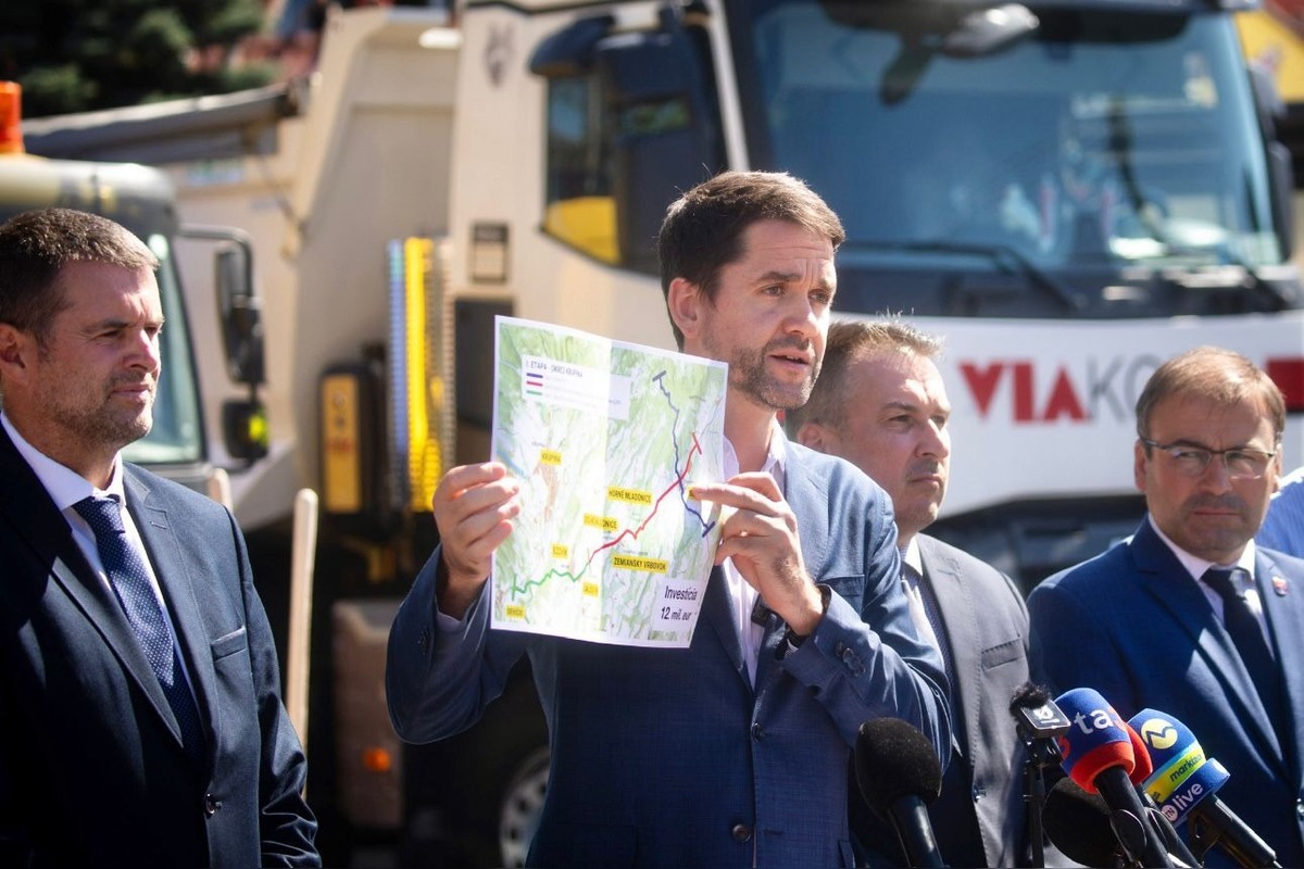 FOTO: Najväčšia investícia do ciest v okrese Krupina, foto 5