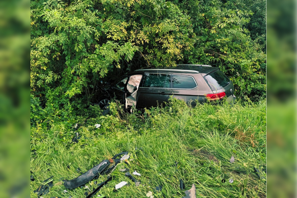 FOTO: Pri Poltári došlo k vážnej nehode, zranili sa viaceré osoby, foto 1