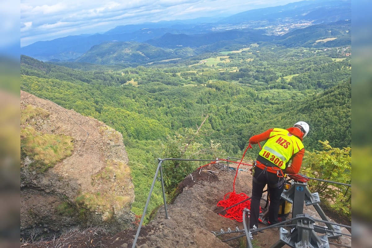 FOTO: Turista uviazol na ferrate Výzva, foto 1
