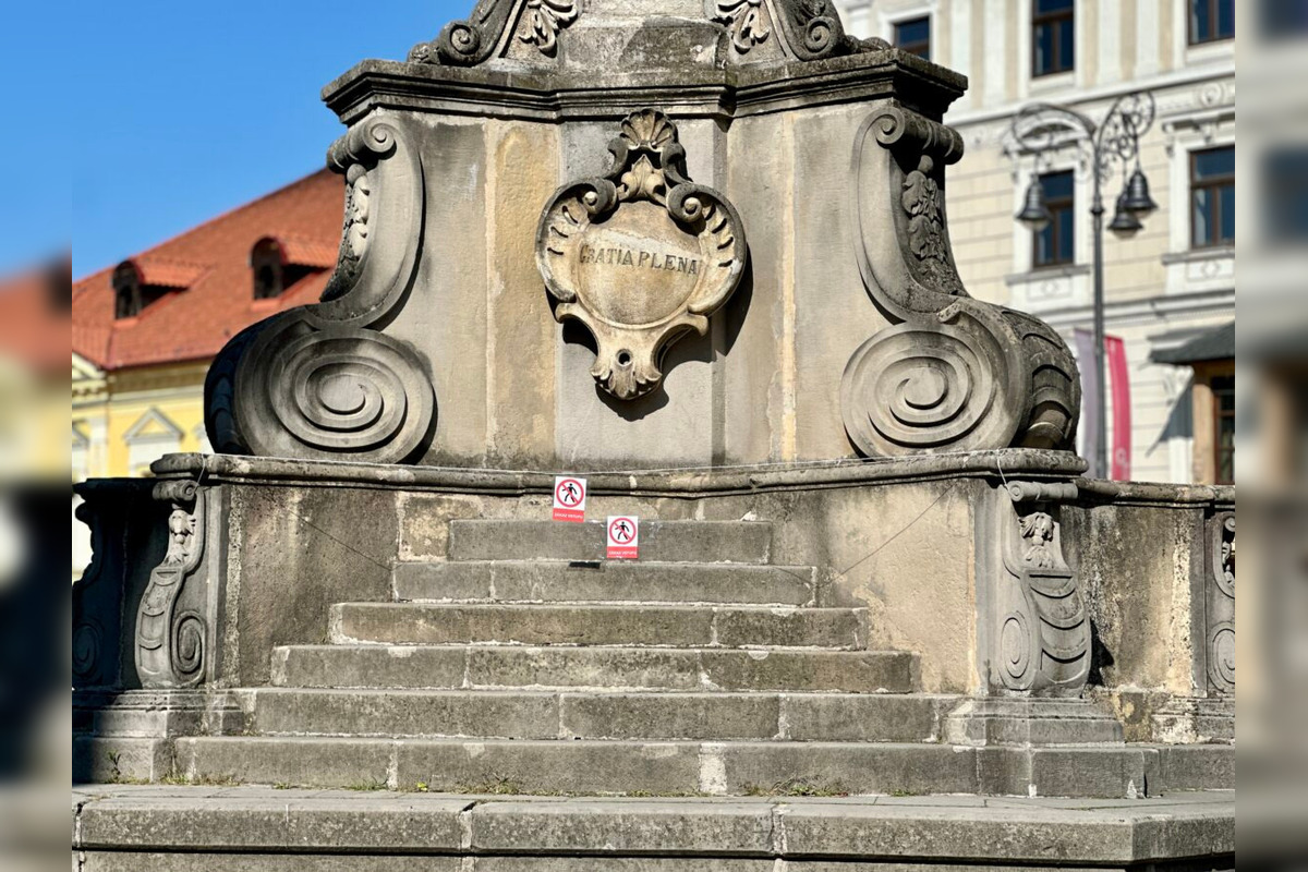 FOTO: Banská Bystrica venuje pozornosť Mariánskemu stĺpu na Námestí SNP , foto 3