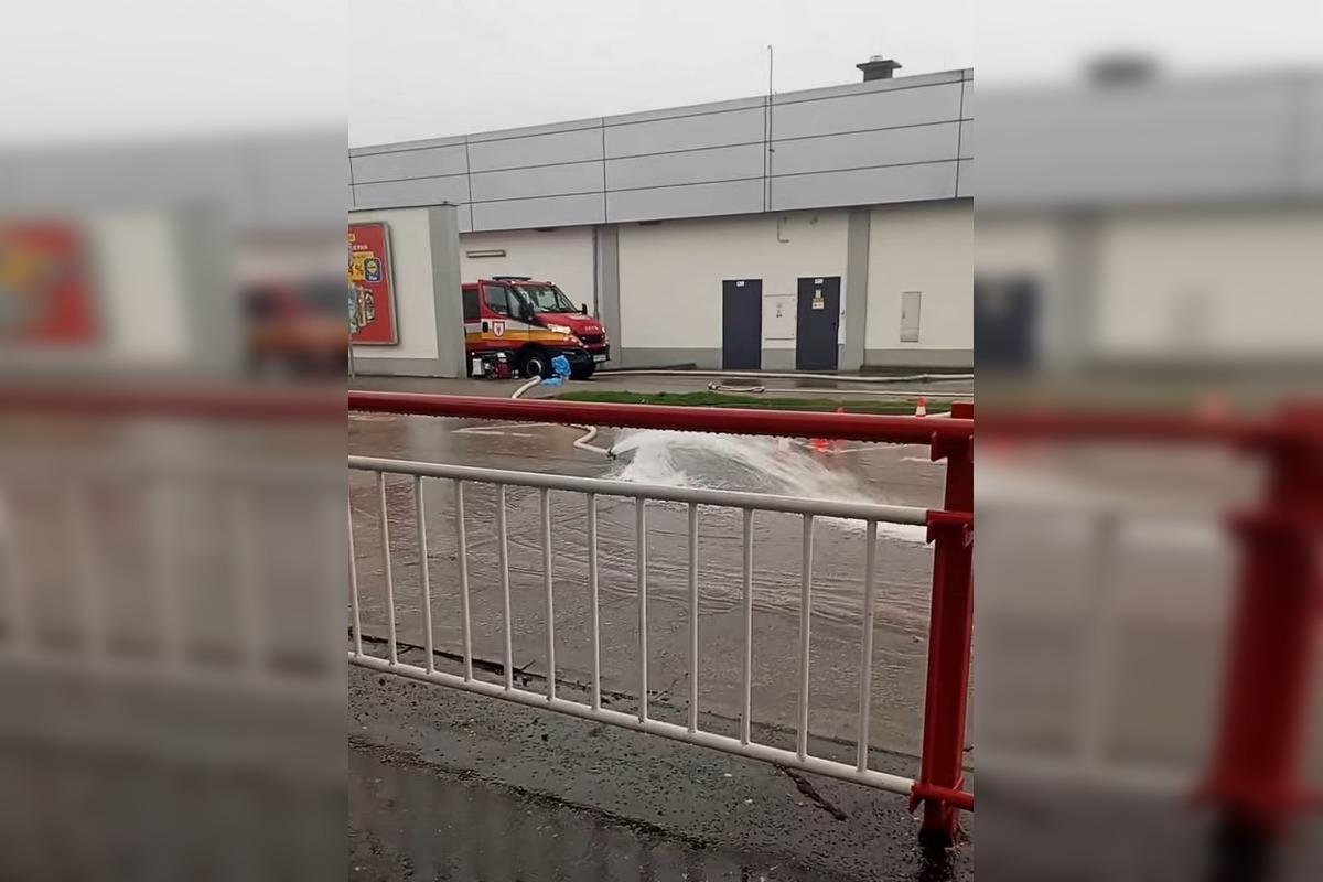FOTO: Vo Zvolene zaplavilo cesty, kanalizácia to nezvláda , foto 3