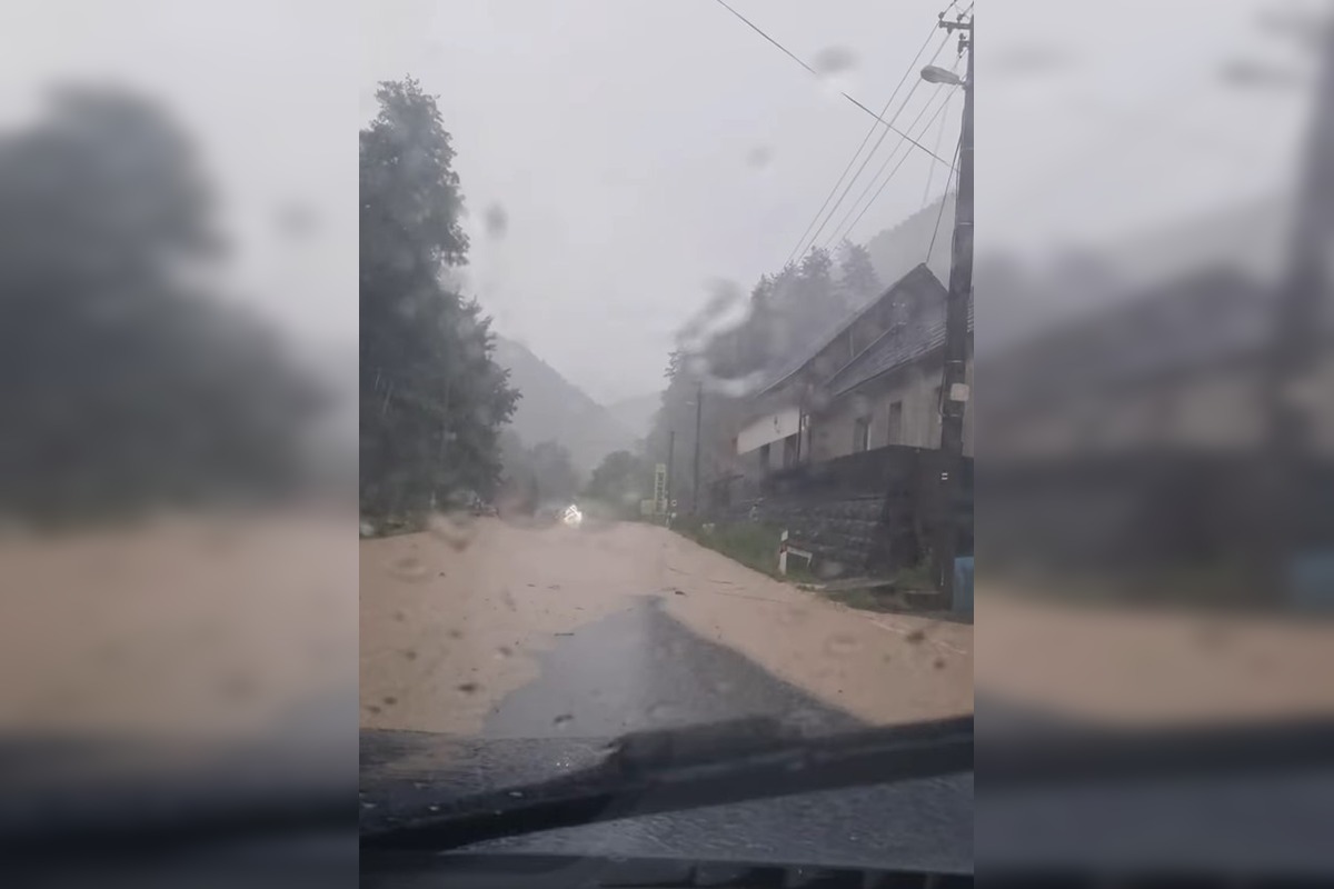 FOTO: Vo Zvolene zaplavilo cesty, kanalizácia to nezvláda , foto 4