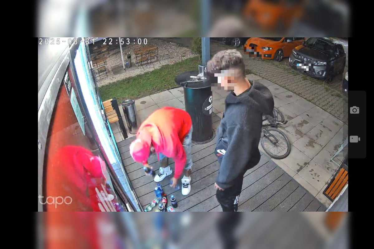 FOTO: Mladíci vykradli vo Zvolene automat, foto 7