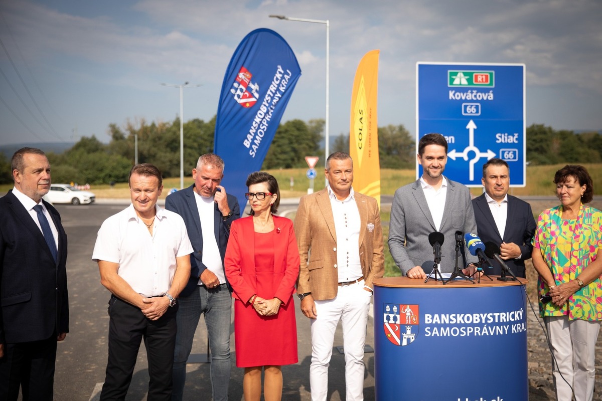 FOTO: Okružná križovatka pri Sliači je dokončená, foto 1