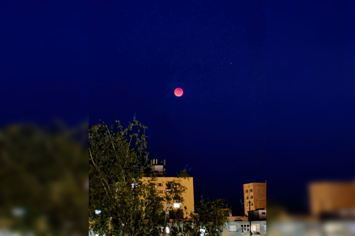 FOTO: Takto zachytili krvavý supermesiac Bystričania či Zvolenčania, foto 6