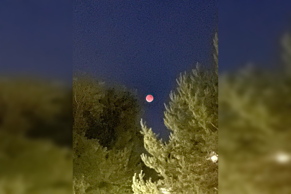 FOTO: Takto zachytili krvavý supermesiac Bystričania či Zvolenčania, foto 17