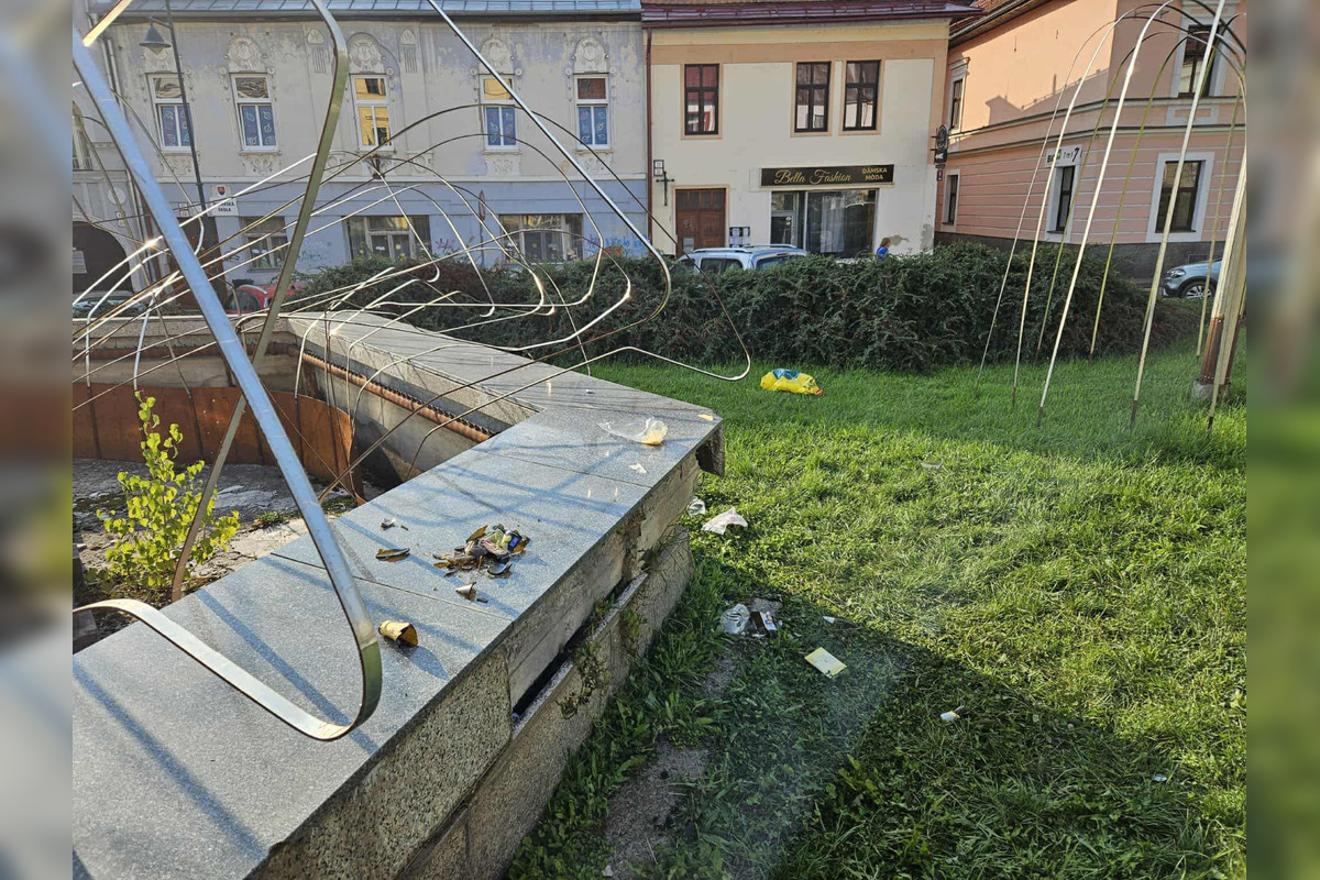 FOTO: Vandali zničili v Bystrici originálny autorský projekt, foto 4