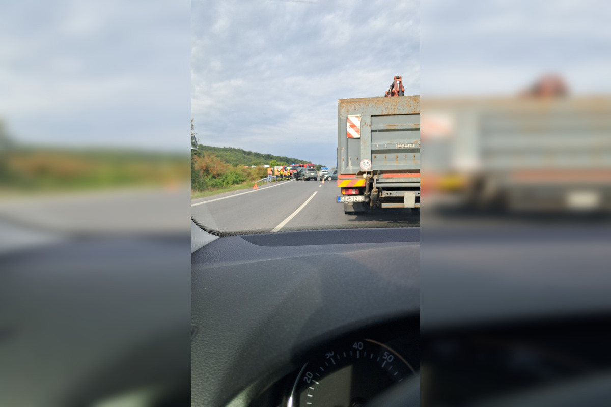 FOTO: Na ceste pred Zvolenom došlo k dopravnej nehode, rátajte so zdržaním, foto 1