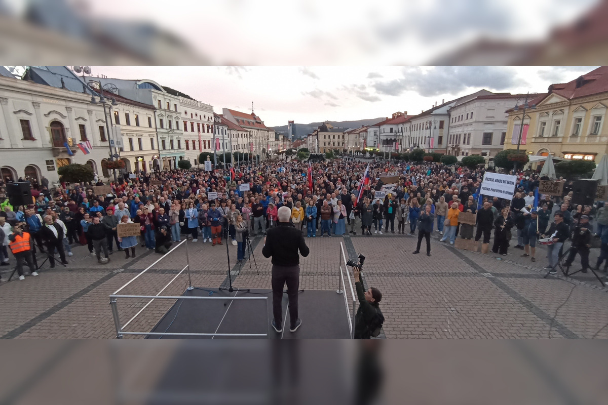 FOTO: V Banskej Bystrici vyšli občania do ulíc, foto 1