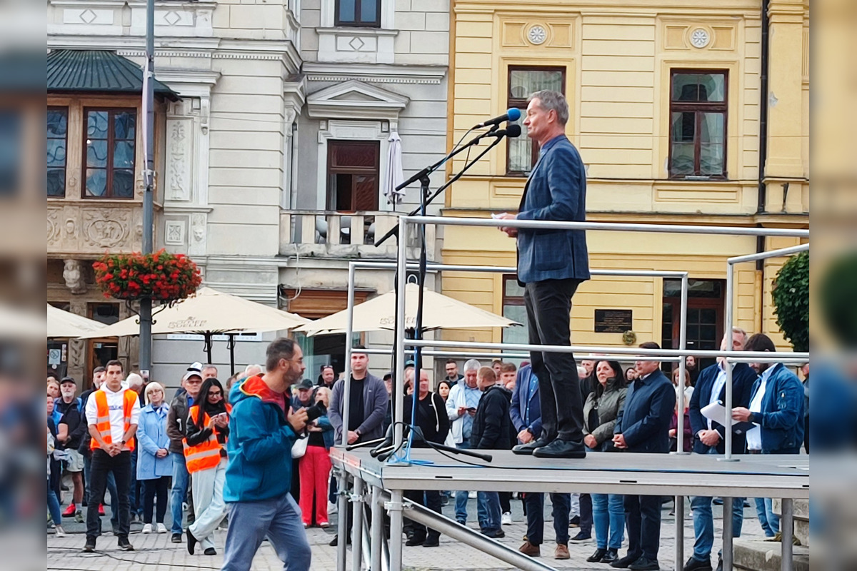 FOTO: V Banskej Bystrici vyšli občania do ulíc, foto 2