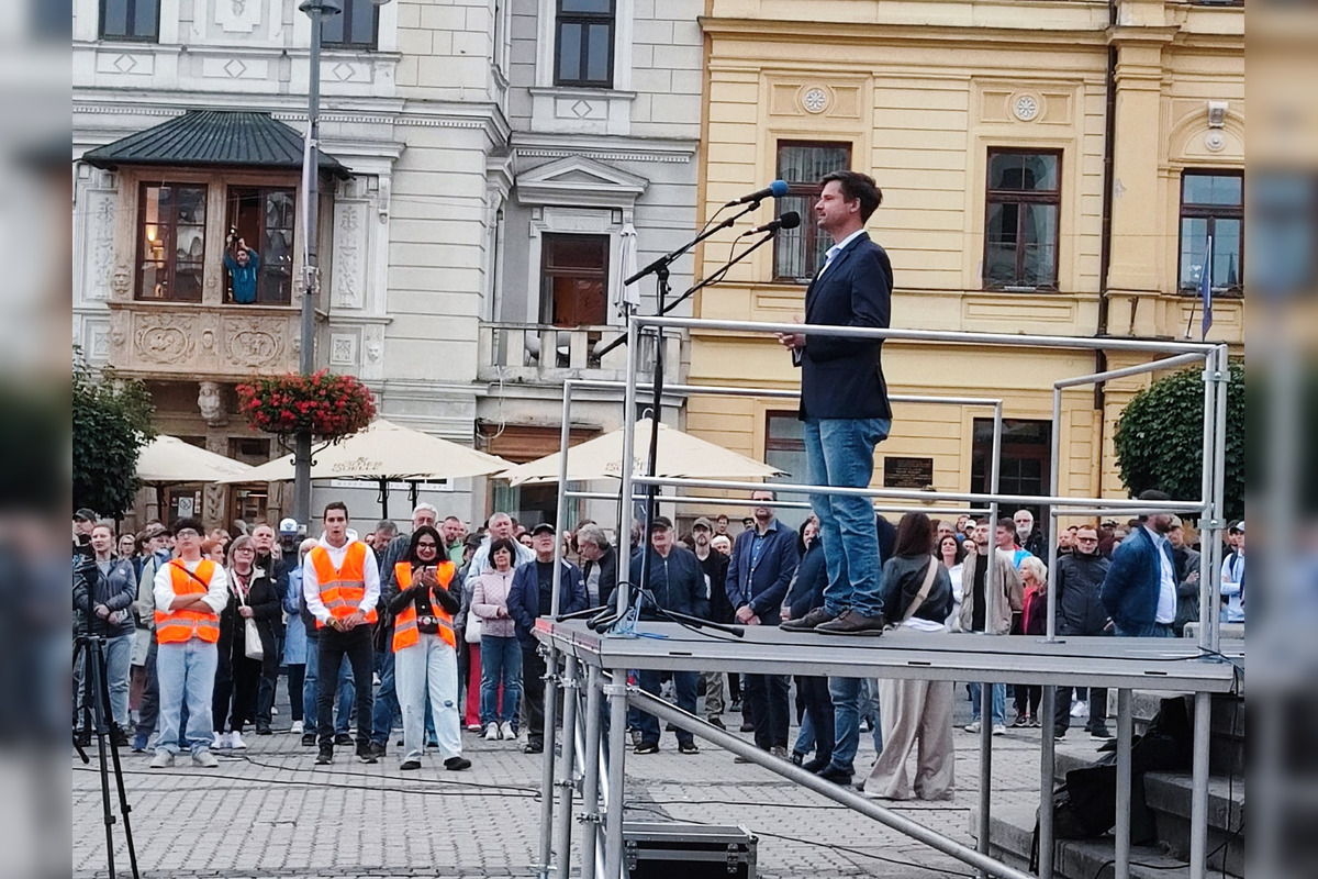 FOTO: V Banskej Bystrici vyšli občania do ulíc, foto 3