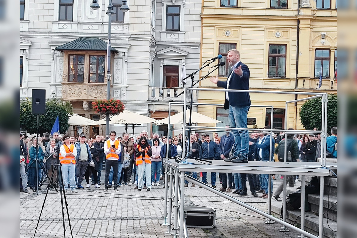 FOTO: V Banskej Bystrici vyšli občania do ulíc, foto 6
