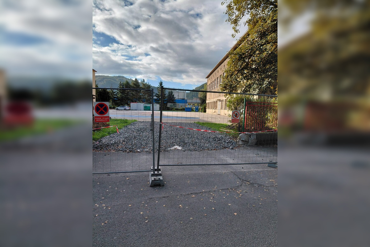 FOTO: 65-ročná budova ZŠ SNP v Bystrici prechádza komplexnou rekonštrukciou, foto 1